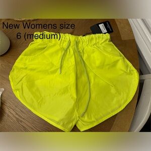New PrettyLittleThing USA women’s size 6 running shorts - lime